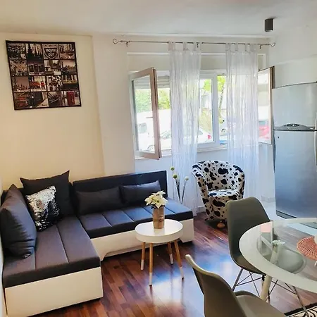 Mamas V Place Apartment *